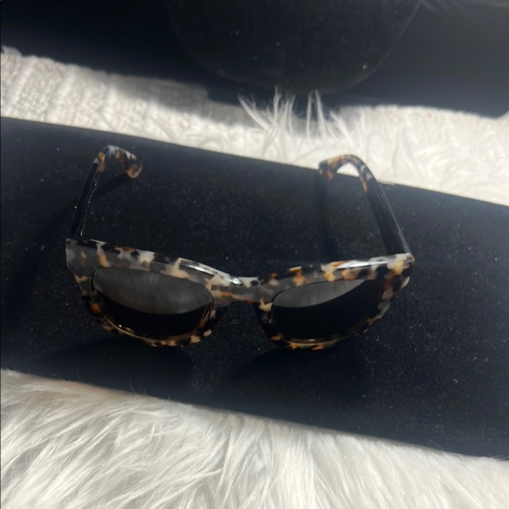 Wonderland yesterday/tomorrow stone_Cold_Fox Sunglasses Women’s Size 51-24-140